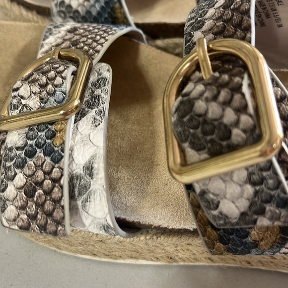 Just fab, size 7.5, tan, blue, black, white, gold - Picture 3 of 4